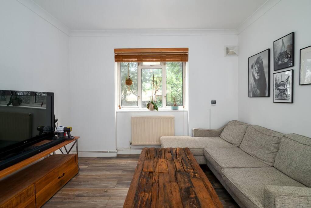 Stylish And Well Equipped Flat In Stockwell Apartment ลอนดอน ภายนอก รูปภาพ