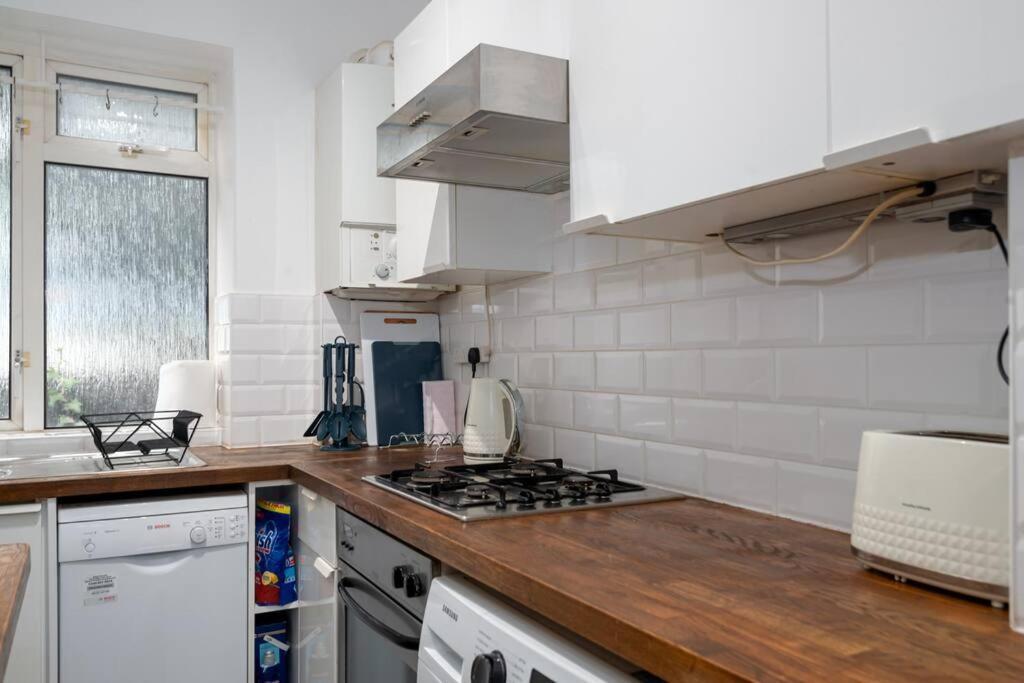 Stylish And Well Equipped Flat In Stockwell Apartment ลอนดอน ภายนอก รูปภาพ