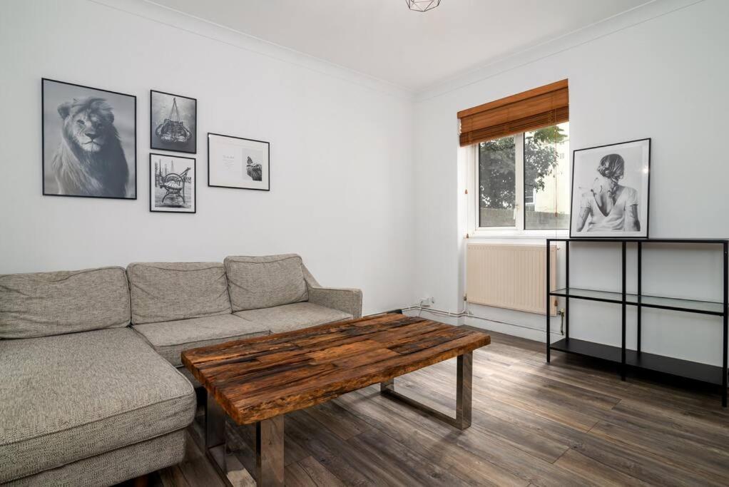 Stylish And Well Equipped Flat In Stockwell Apartment ลอนดอน ภายนอก รูปภาพ